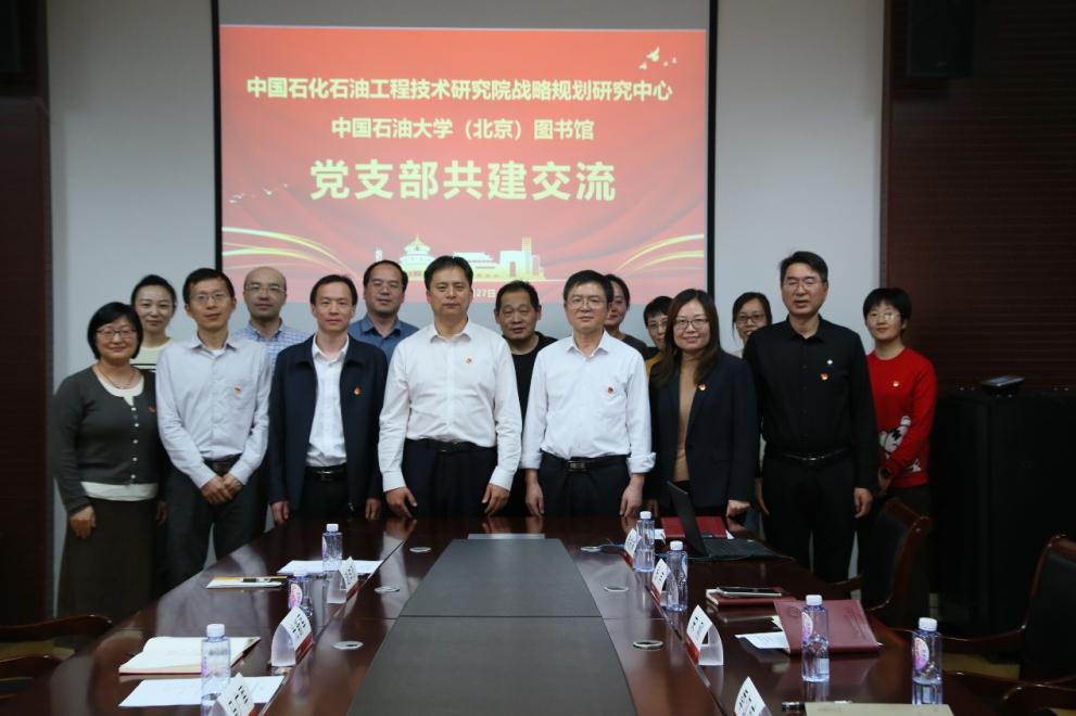 推动党建工作与业务工作深度融合