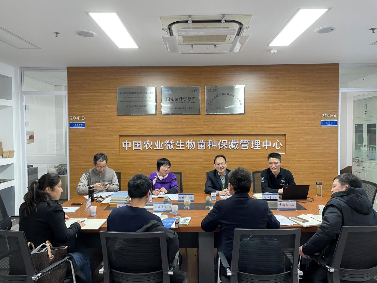 中心主任魏海雷等参加座谈会
