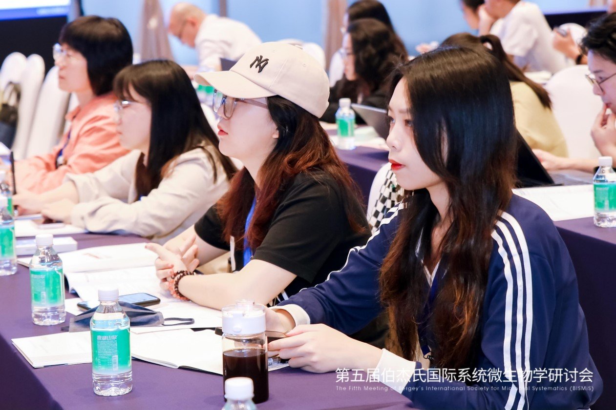 对照阅读主要从事油气分子生物学相关研