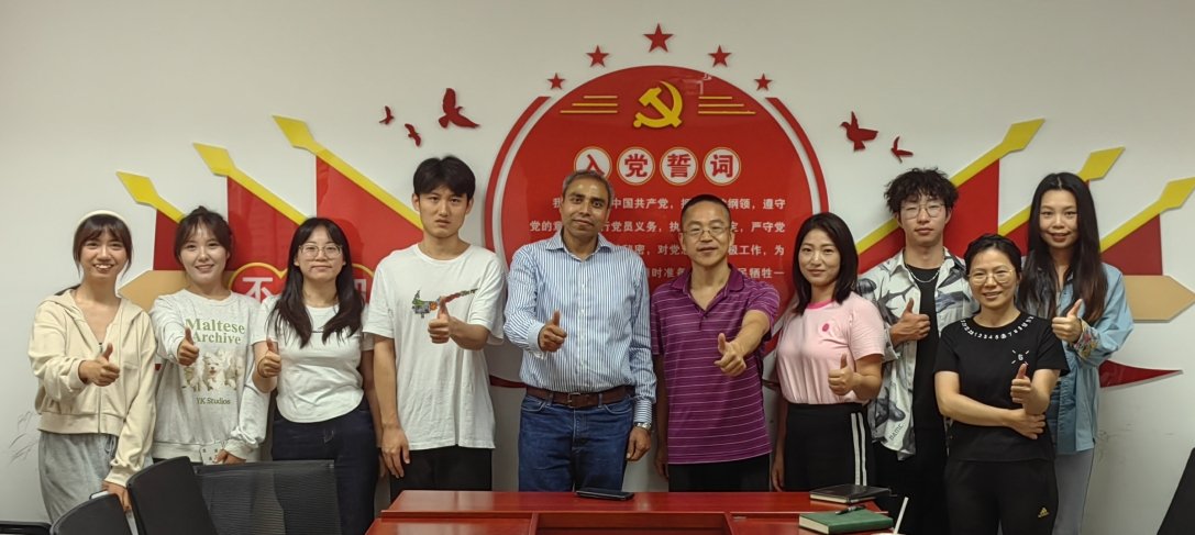 地微中心副主任万云洋教授和徐樟有教授