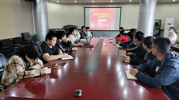刘老师介绍了本次主题活动的目的和意义