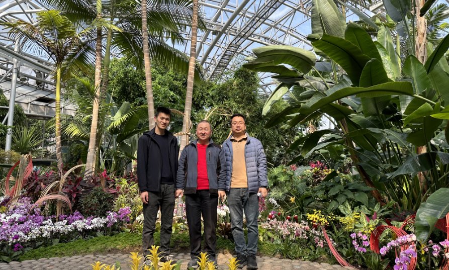 充分激发爱国热情