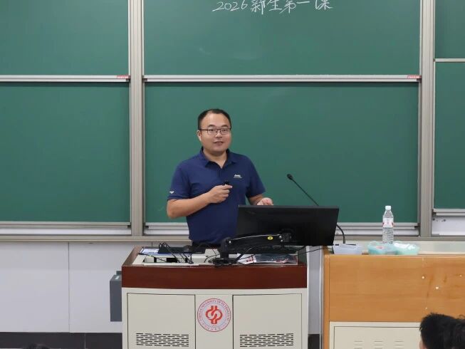 引导新生把握大学“拨节孕穗期”