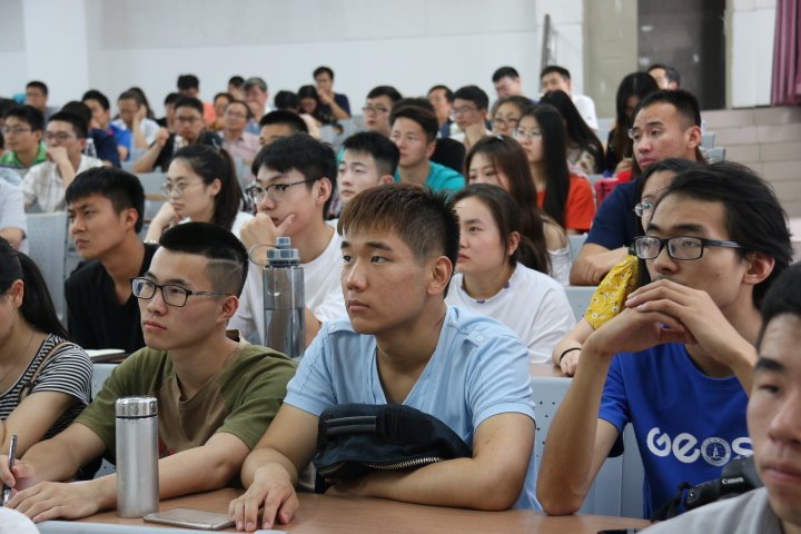 深入win德赢活动入口党的十九大精神