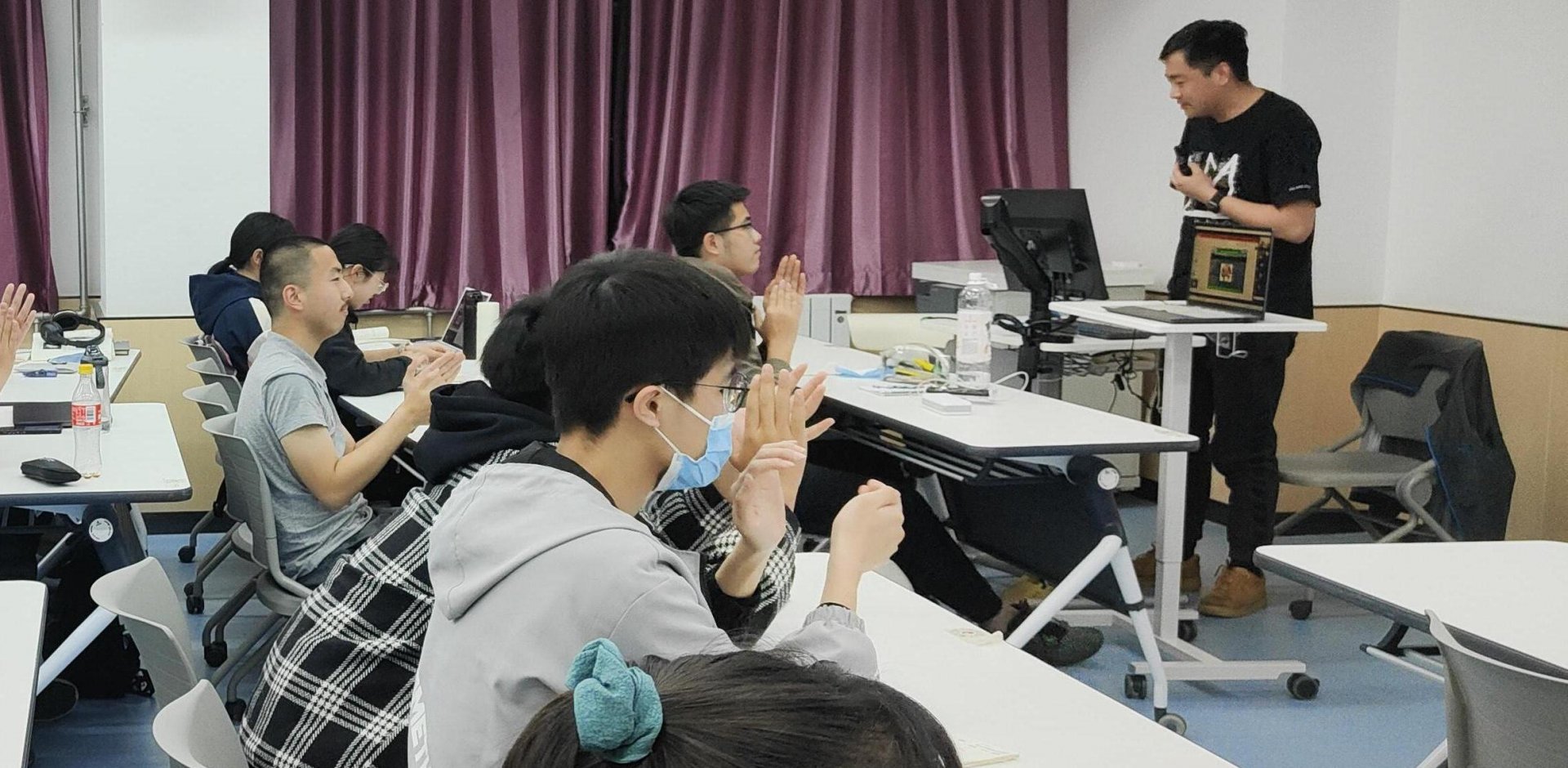 激情豪迈，共创未来！