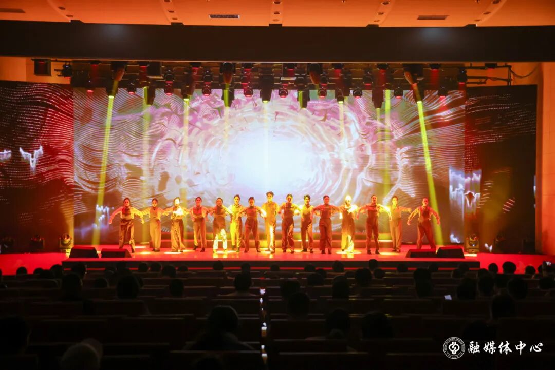 640 (23).jpg 2000余名师生通过线下线上方式同上