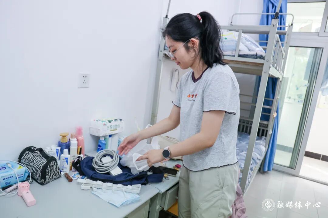 王同奇还为体育舞蹈专业硕士生崔万峰寄