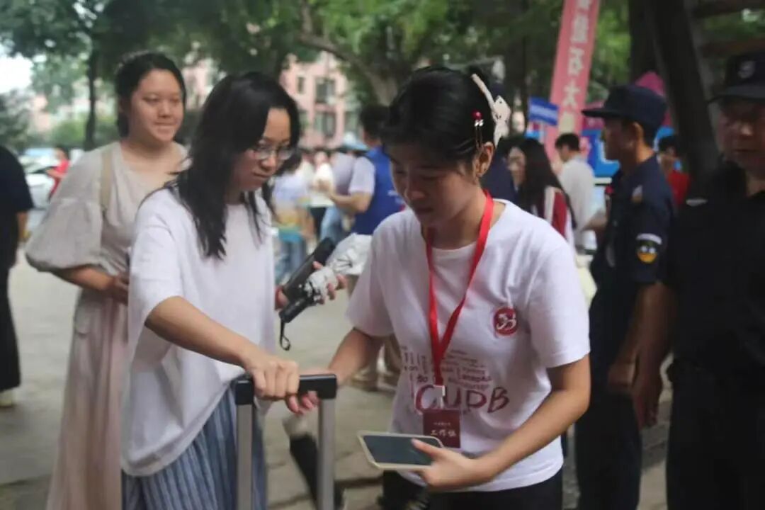 在各win德赢官网入口迎新报到点