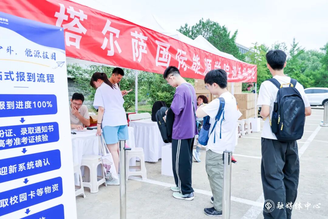 金衍等亲切慰问志愿者们