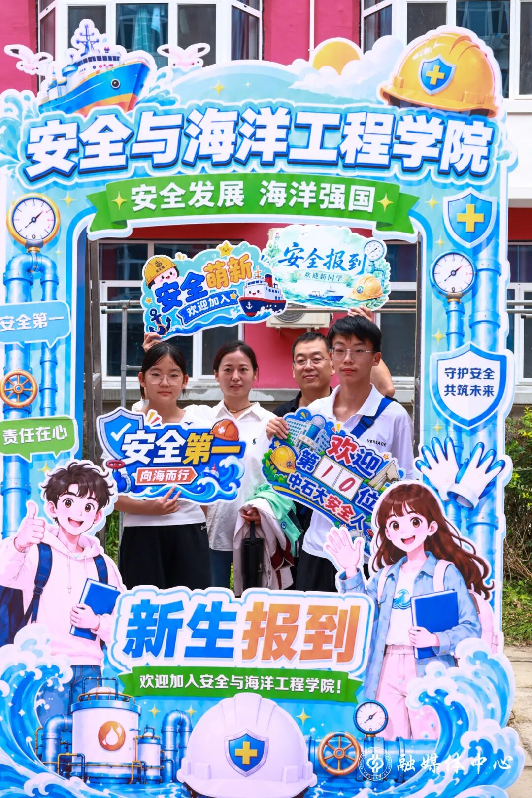 金衍等亲切慰问志愿者们