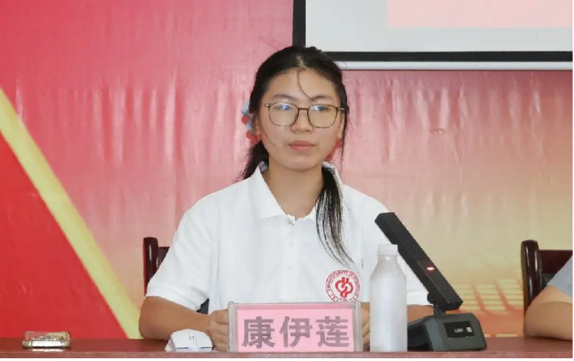 引导青年学子走进基层一线