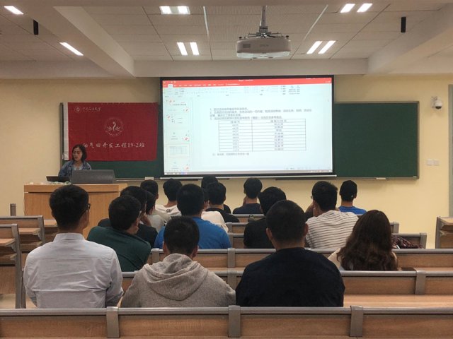 是决胜全面建成小康社会第一个百年奋斗