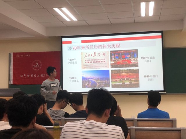 对照阅读为激发党员