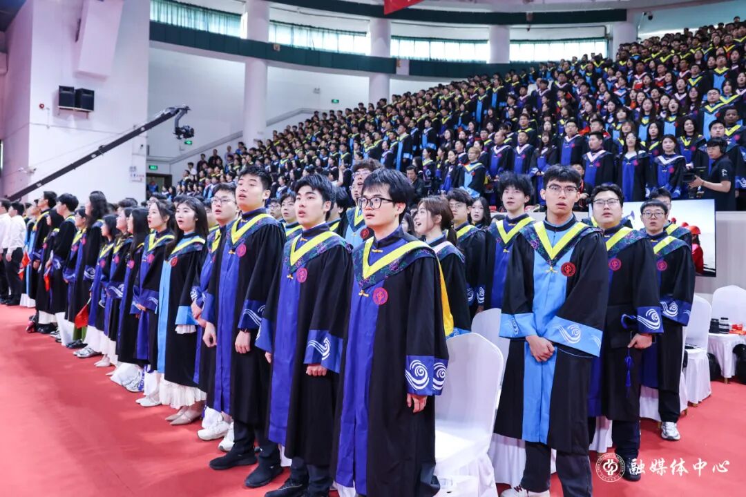 超过70万人次观看了典礼直播