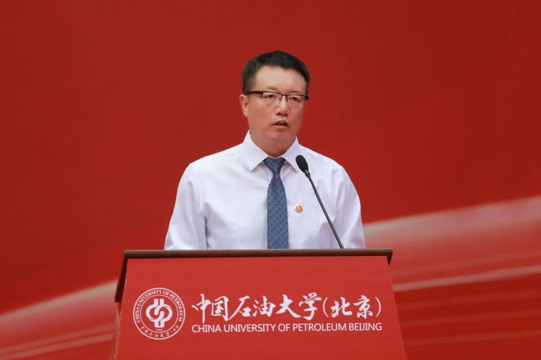 家长代表等参加典礼