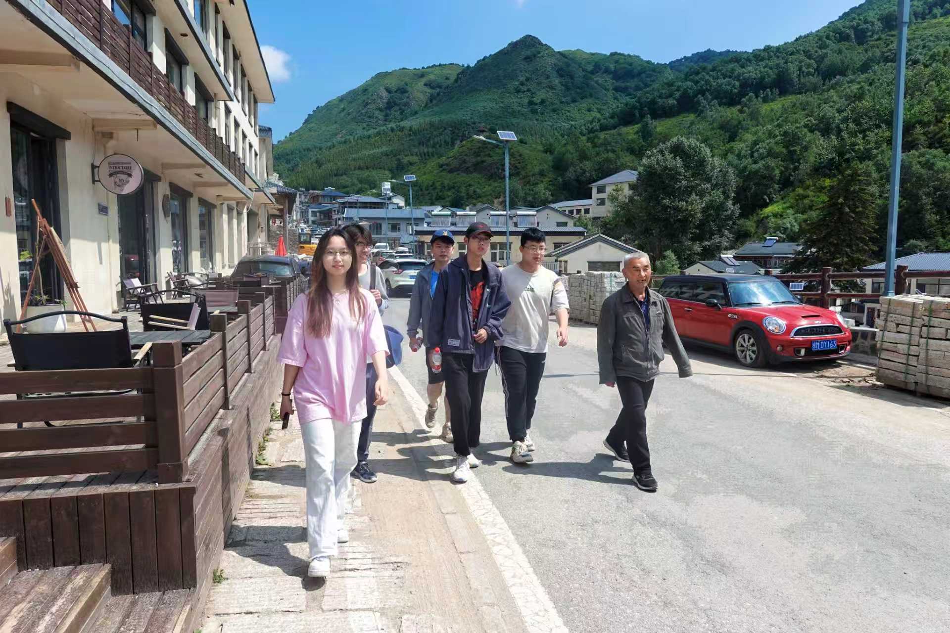 黄澄结交了更多志同道合的朋友
