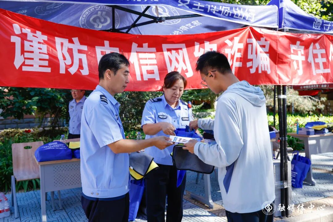 看望2026级研究生新生