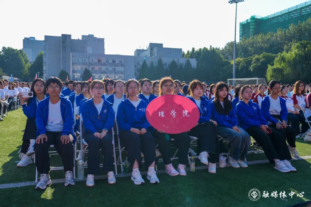 亲爱的同学们、老师们: