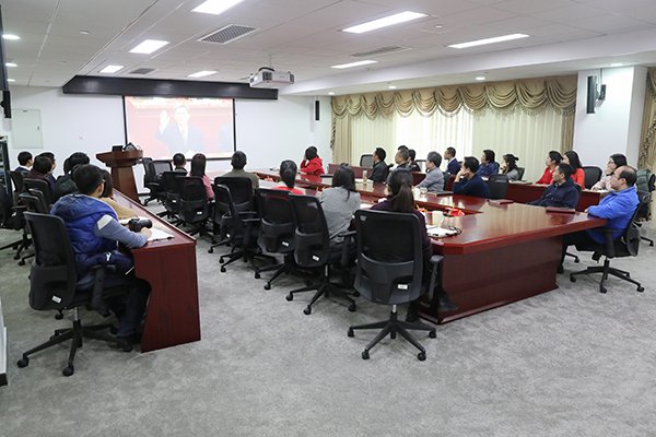 作出实行改革开放的伟大决策
