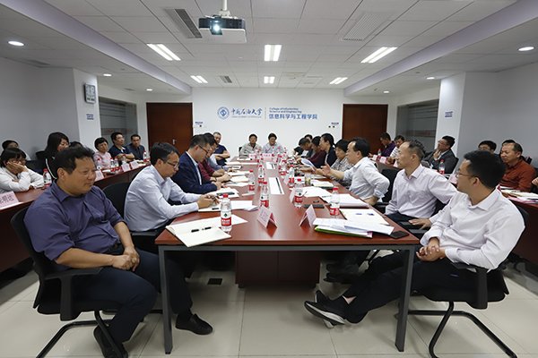 延伸阅读校长张来斌