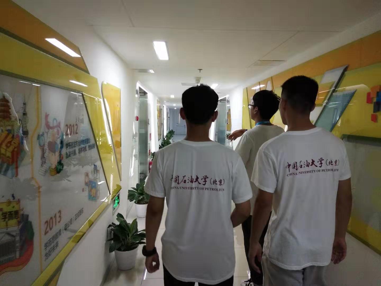 感受创新动力”社会实践团队赴北京两所