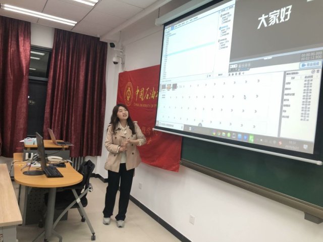 主持人曹玉峰为大家介绍了来自石工院研