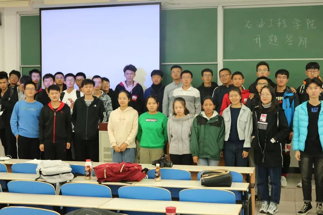 本次活动的评委团由石油工程win德赢